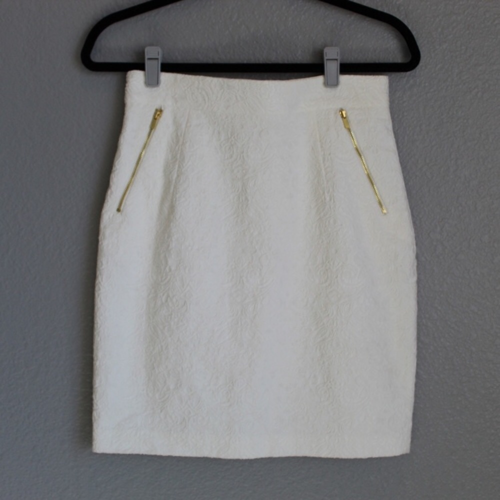 White lace H&M skirt